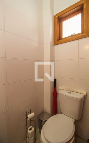 Casa à venda com 142m², 3 quartos e 2 vagas Casa à venda com 142m², 3 quartos e 2 vagasBanheiro