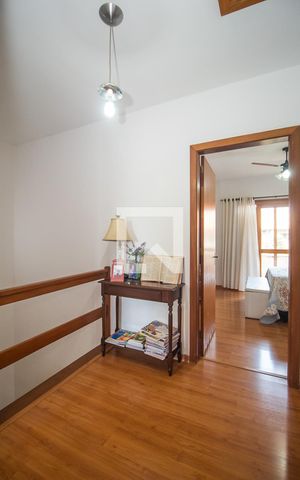 Casa à venda com 142m², 3 quartos e 2 vagas Casa à venda com 142m², 3 quartos e 2 vagasCorredor