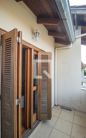Casa à venda com 142m², 3 quartos e 2 vagas Casa à venda com 142m², 3 quartos e 2 vagasVaranda
