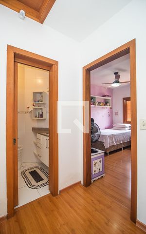 Casa à venda com 142m², 3 quartos e 2 vagas Casa à venda com 142m², 3 quartos e 2 vagasCorredor