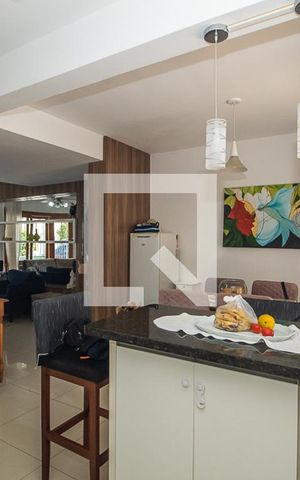 Casa à venda com 142m², 3 quartos e 2 vagas Casa à venda com 142m², 3 quartos e 2 vagasCozinha