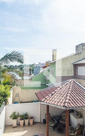 Casa à venda com 142m², 3 quartos e 2 vagas Casa à venda com 142m², 3 quartos e 2 vagasVista
