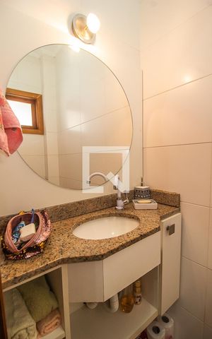 Casa à venda com 142m², 3 quartos e 2 vagas Casa à venda com 142m², 3 quartos e 2 vagasBanheiro