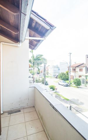 Casa à venda com 142m², 3 quartos e 2 vagas Casa à venda com 142m², 3 quartos e 2 vagasVaranda