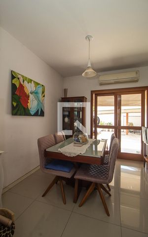 Casa à venda com 142m², 3 quartos e 2 vagas Casa à venda com 142m², 3 quartos e 2 vagasCozinha
