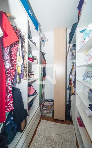 Casa à venda com 142m², 3 quartos e 2 vagas Casa à venda com 142m², 3 quartos e 2 vagasCloset