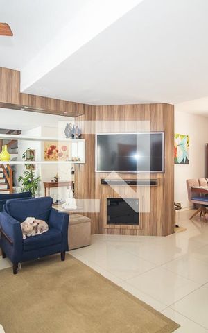 Casa à venda com 142m², 3 quartos e 2 vagas Casa à venda com 142m², 3 quartos e 2 vagasSala