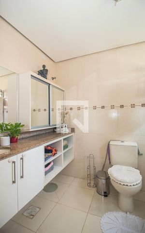 Casa à venda com 142m², 3 quartos e 2 vagas Casa à venda com 142m², 3 quartos e 2 vagasBanheiro da suite