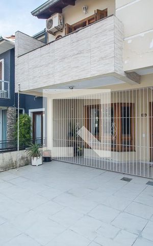 Casa à venda com 142m², 3 quartos e 2 vagas Casa à venda com 142m², 3 quartos e 2 vagasGaragem