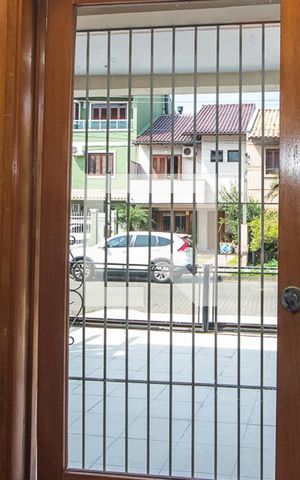 Casa à venda com 142m², 3 quartos e 2 vagas Casa à venda com 142m², 3 quartos e 2 vagasVista