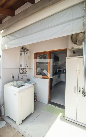 Casa à venda com 142m², 3 quartos e 2 vagas Casa à venda com 142m², 3 quartos e 2 vagasÁrea de Serviço