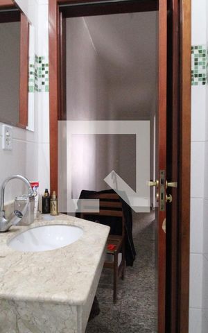 Casa à venda com 151m², 4 quartos e 2 vagasBanheiro 1
