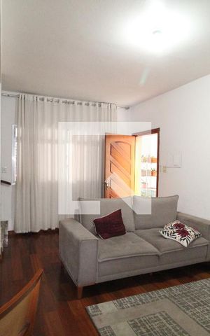 Casa à venda com 151m², 4 quartos e 2 vagasSala  