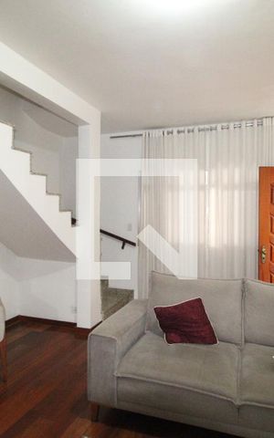 Casa à venda com 151m², 4 quartos e 2 vagasSala  