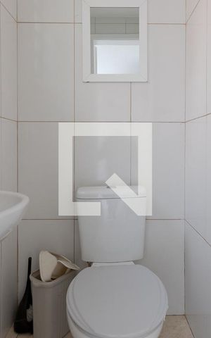 Casa para alugar com 116m², 2 quartos e 1 vaga Casa para alugar com 116m², 2 quartos e 1 vagaBanheiro de Serviço