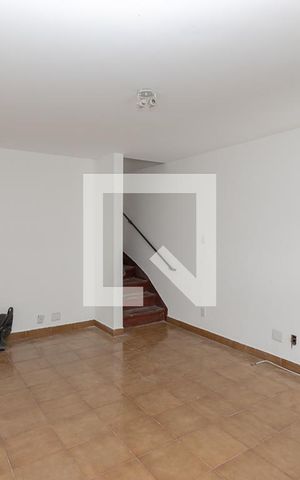 Casa para alugar com 116m², 2 quartos e 1 vaga Casa para alugar com 116m², 2 quartos e 1 vagaSala