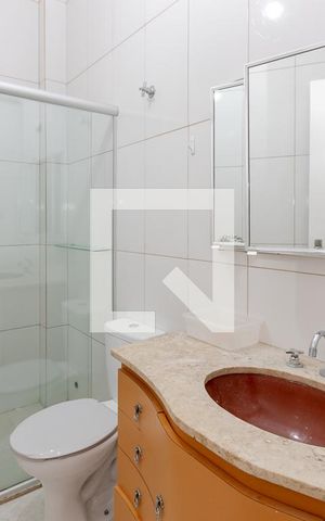 Casa para alugar com 116m², 2 quartos e 1 vaga Casa para alugar com 116m², 2 quartos e 1 vagaBanheiro