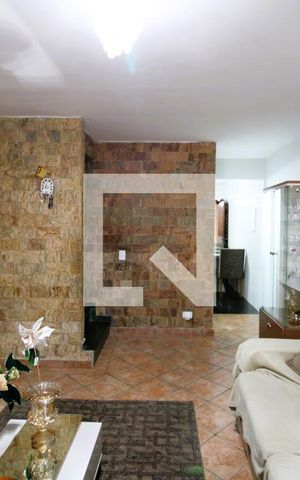 Casa à venda com 140m², 3 quartos e 2 vagasSala