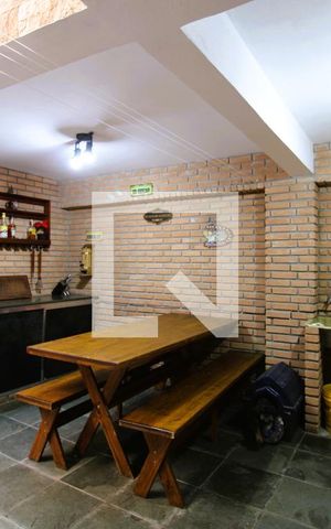 Casa à venda com 140m², 3 quartos e 2 vagasQuintal e churrasqueira