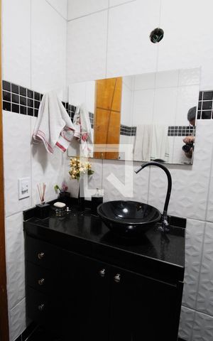 Casa à venda com 140m², 3 quartos e 2 vagasBanheiro