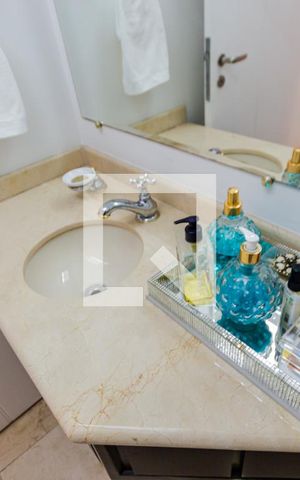 Apartamento à venda com 315m², 4 quartos e 4 vagas Apartamento à venda com 315m², 4 quartos e 4 vagasPia