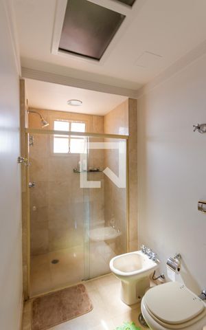 Apartamento à venda com 315m², 4 quartos e 4 vagas Apartamento à venda com 315m², 4 quartos e 4 vagasBanheiro da Suíte 3