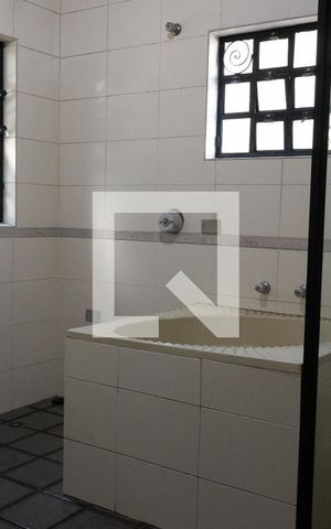 Casa de condomínio à venda com 315m², 4 quartos e 6 vagasBanheiro 1 