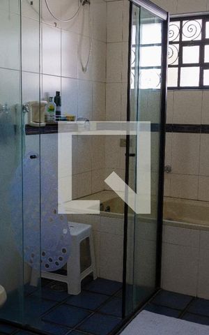 Casa de condomínio à venda com 315m², 4 quartos e 6 vagasBanheiro 2