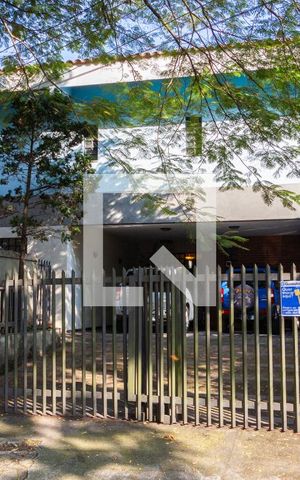 Casa de condomínio à venda com 315m², 4 quartos e 6 vagasFachada