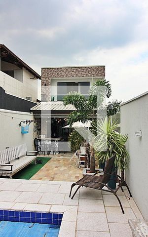 Casa à venda com 170m², 3 quartos e 2 vagasPiscina
