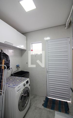Casa à venda com 170m², 3 quartos e 2 vagasÁrea de Serviço
