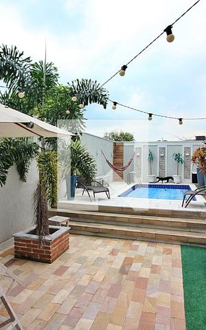 Casa à venda com 170m², 3 quartos e 2 vagasPiscina