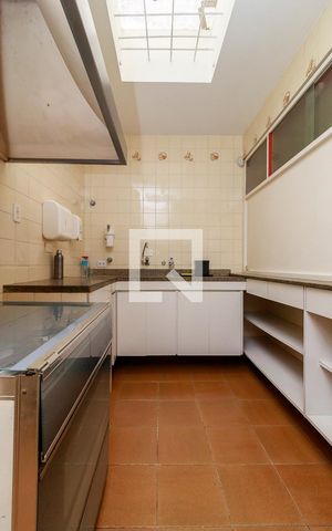 Casa à venda com 102m², 3 quartos e sem vaga Casa à venda com 102m², 3 quartos e sem vagaCozinha