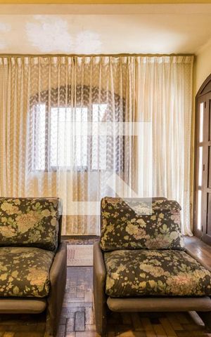 Casa à venda com 160m², 3 quartos e sem vaga Casa à venda com 160m², 3 quartos e sem vagaSala