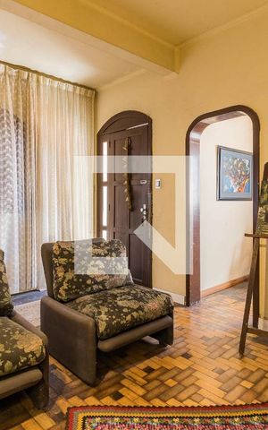 Casa à venda com 160m², 3 quartos e sem vaga Casa à venda com 160m², 3 quartos e sem vagaSala