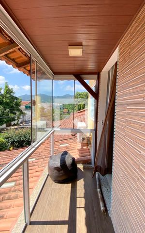 Casa à venda com 225m², 3 quartos e 3 vagas Casa à venda com 225m², 3 quartos e 3 vagasVaranda da suíte