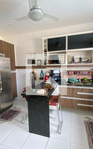 Casa à venda com 225m², 3 quartos e 3 vagas Casa à venda com 225m², 3 quartos e 3 vagasCozinha