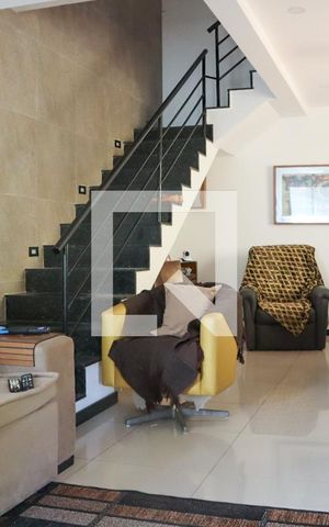 Casa à venda com 225m², 3 quartos e 3 vagas Casa à venda com 225m², 3 quartos e 3 vagasSala 1