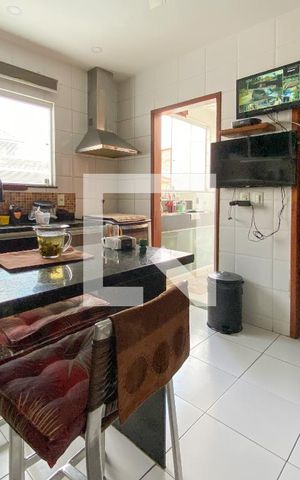 Casa à venda com 225m², 3 quartos e 3 vagas Casa à venda com 225m², 3 quartos e 3 vagasCozinha