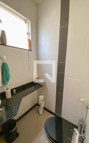 Casa à venda com 225m², 3 quartos e 3 vagas Casa à venda com 225m², 3 quartos e 3 vagasLavabo