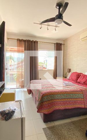 Casa à venda com 225m², 3 quartos e 3 vagas Casa à venda com 225m², 3 quartos e 3 vagasSuíte