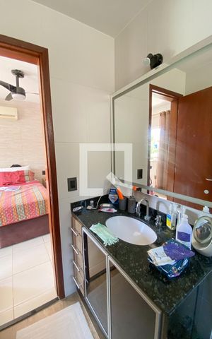 Casa à venda com 225m², 3 quartos e 3 vagas Casa à venda com 225m², 3 quartos e 3 vagasBanheiro da Suíte