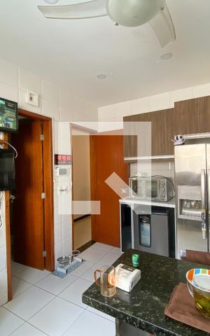 Casa à venda com 225m², 3 quartos e 3 vagas Casa à venda com 225m², 3 quartos e 3 vagasCozinha