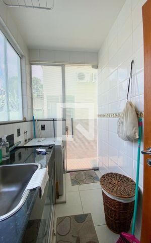 Casa à venda com 225m², 3 quartos e 3 vagas Casa à venda com 225m², 3 quartos e 3 vagasÁrea de Serviço