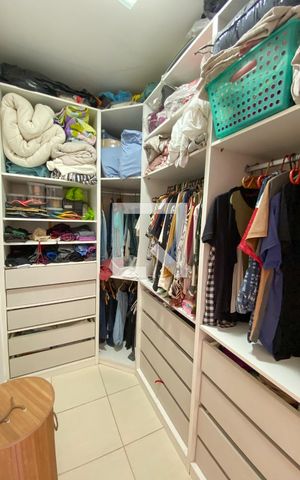 Casa à venda com 225m², 3 quartos e 3 vagas Casa à venda com 225m², 3 quartos e 3 vagasCloset da suíte