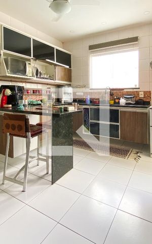 Casa à venda com 225m², 3 quartos e 3 vagas Casa à venda com 225m², 3 quartos e 3 vagasCozinha