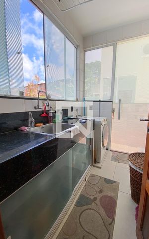 Casa à venda com 225m², 3 quartos e 3 vagas Casa à venda com 225m², 3 quartos e 3 vagasÁrea de Serviço