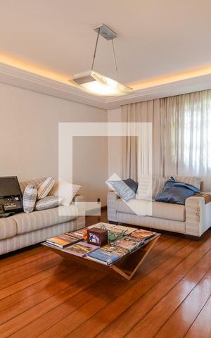 Casa à venda com 250m², 3 quartos e 2 vagas Casa à venda com 250m², 3 quartos e 2 vagasSala