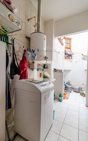 Casa à venda com 250m², 3 quartos e 2 vagas Casa à venda com 250m², 3 quartos e 2 vagasÁrea de Serviço