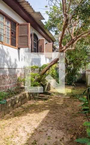 Casa à venda com 250m², 3 quartos e 2 vagas Casa à venda com 250m², 3 quartos e 2 vagasQuintal